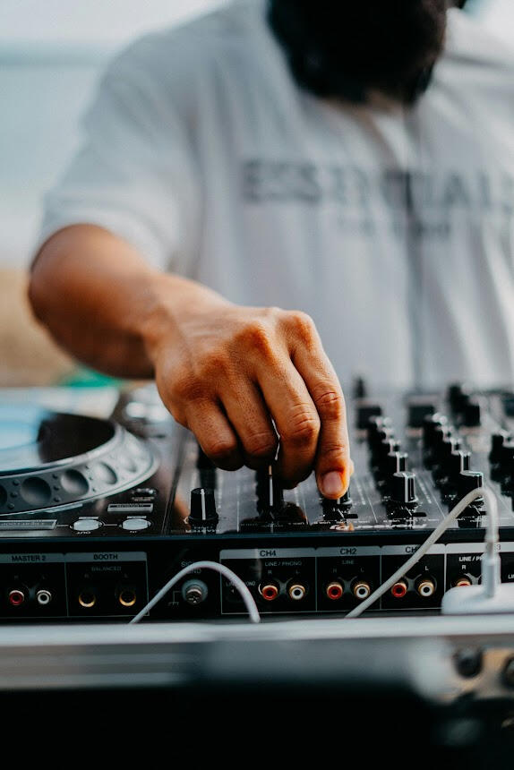 DJ 1-ON-1
